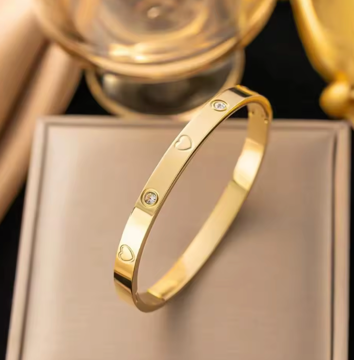 Shiny Gold Plated Bracelet Sparkled With Diamonds