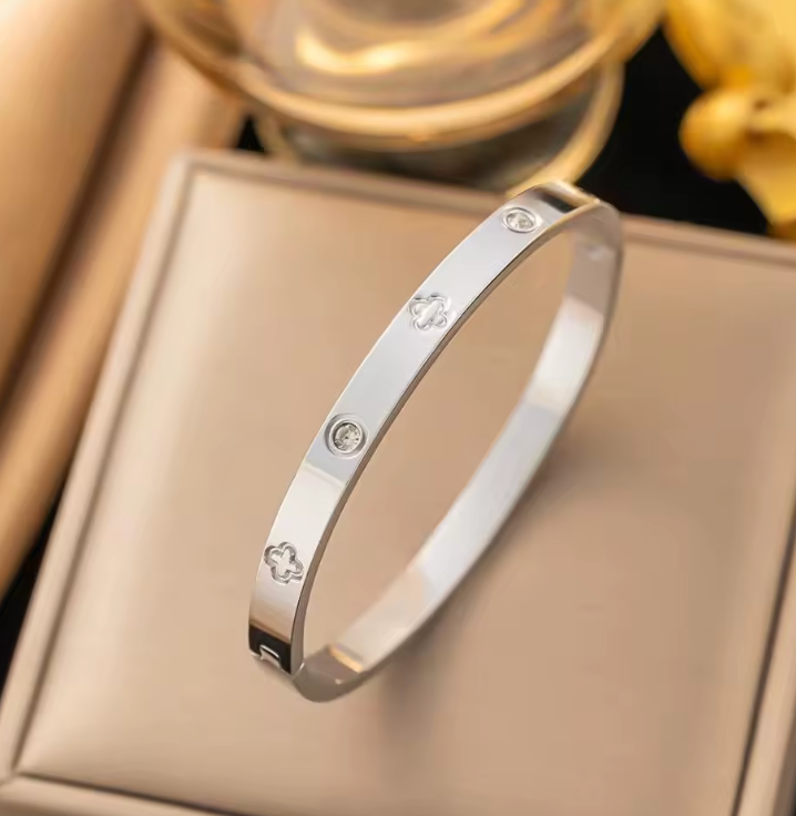 Shiny Gold Plated Bracelet Sparkled With Diamonds