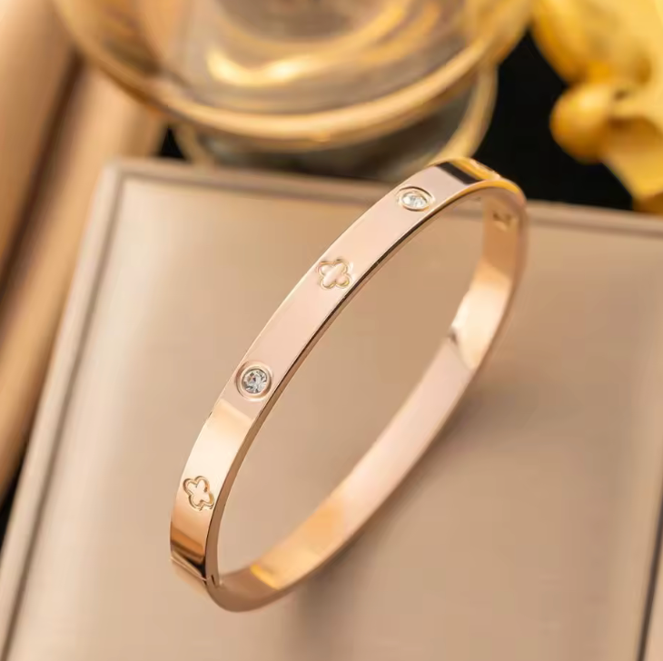 Shiny Gold Plated Bracelet Sparkled With Diamonds